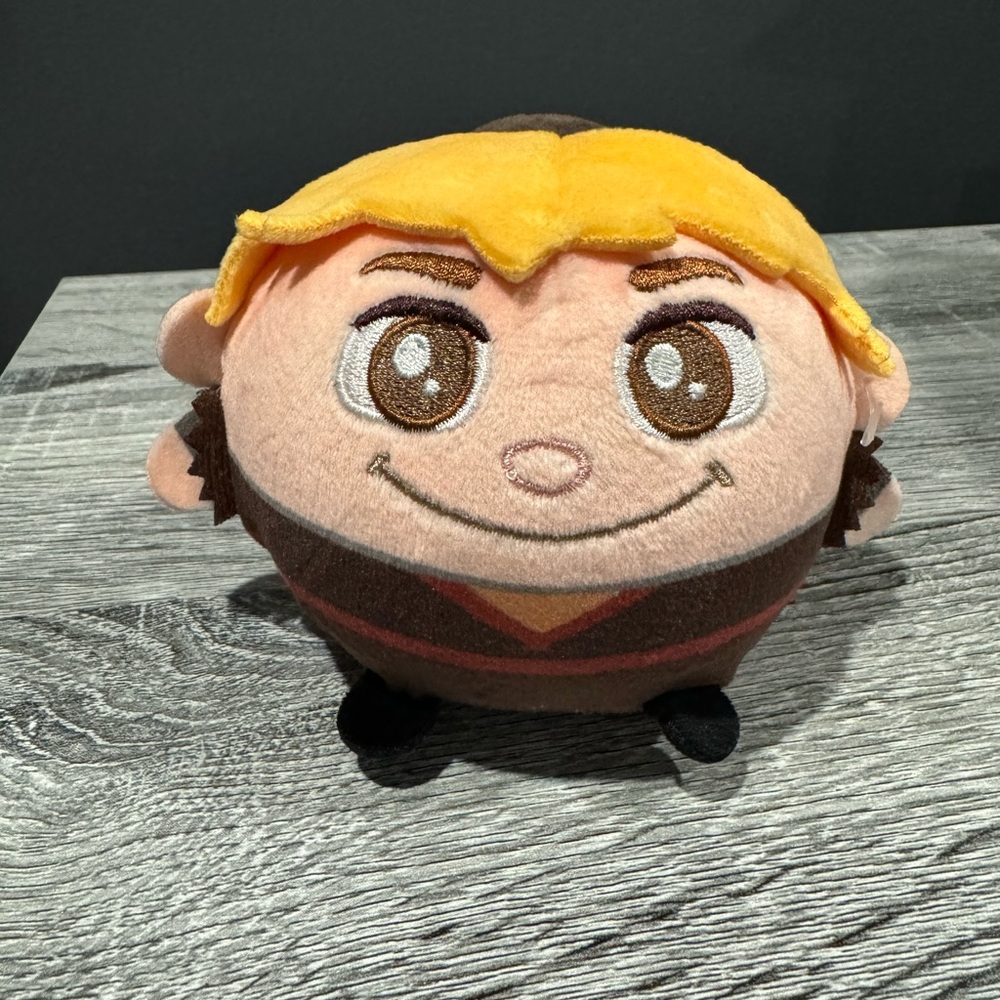 Frozen II: Kristoff - Collectible Squeezamals Round Plush